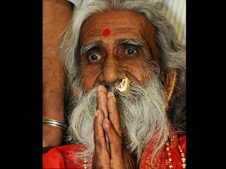 77 વર્ષથી અન્નનો ત્યાગ, આ વ્યક્તિને લોકો માતાજી કહે છે