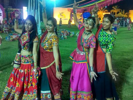 મોર્ડેન સાથે પરંપરા મોર્ડેન સાથે પરંપરા