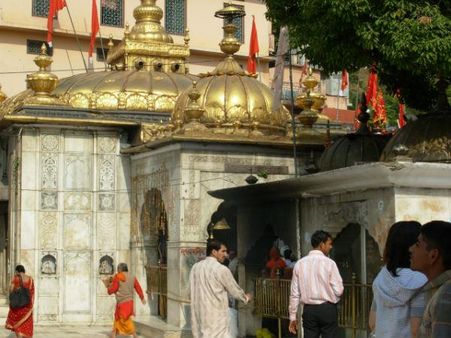 નવરાત્રી:આ મંદિરની જ્વાળા વર્ષોથી તેલ, ઘી વગર પ્રજ્વલિત છે