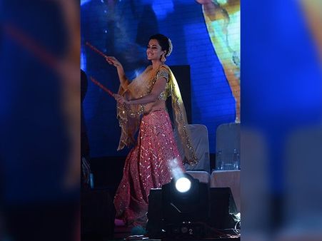 ચણીયા ચોળીમાં તાપસી ચણીયા ચોળીમાં તાપસી