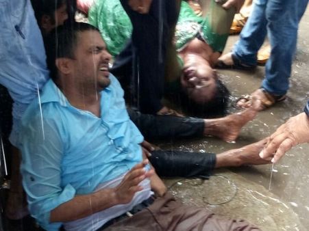 સ્થાનિકોએ નીકાળ્યો રોષ સ્થાનિકોએ નીકાળ્યો રોષ