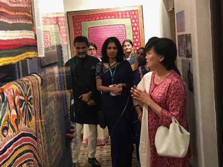 Mrs. આબે કરી વિન્ડો શોપિંગ, ખુશ થયા આ જોઇને!