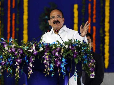 મીઠા છે ગુજરાતીઓ, પાણી પહોંચાડવું પવિત્ર કામ છે : વેંકૈયા