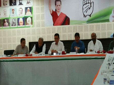 કોંગ્રેસ આપશે યુવાનોને રોજગારી ભથ્થુ અને સ્માર્ટ ફોન