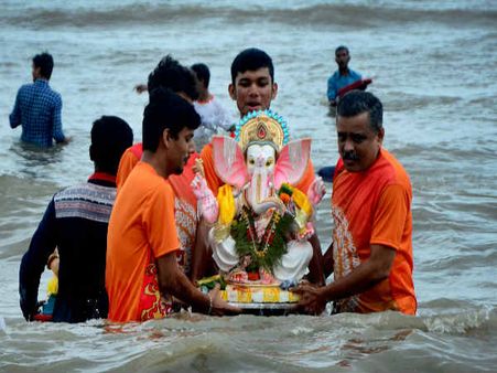 દેશમાં થયેલી ગણપતિ બાપ્પાની વિદાયની કેટલીક તસવીરો જુઓ અહીં