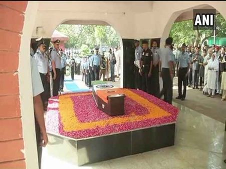 Arjan Singh Cremation: 21 તોપોની સલામી સાથે અંતિમ વિદાય