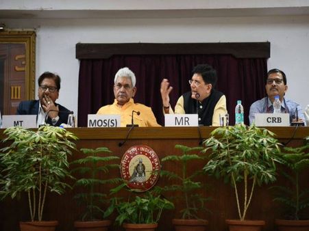 સુરક્ષિત રેલ યાત્રા માટે થશે સ્પેસ ટેક્નિકનો પ્રયોગ: પિયુષ ગોયલ