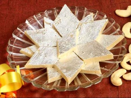 મિઠાઇ પર લાગેલ ચાંદીનું વરખ અસલી છે કે નકલી? કઇ રીતે ચકાસશો?