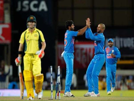 IndvAus: ભારતીય બોલર્સનો વિશ્વ રેકોર્ડ, ઑસ્ટ્રેલિયન નતમસ્તક