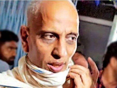 દક્ષિણાના નામે નૃત્ય કરાવ્યું