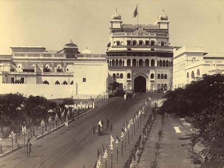 અંગ્રેજ ઓફિસરે માથુ ન નમાવ્યુ અંગ્રેજ ઓફિસરે માથુ ન નમાવ્યુ