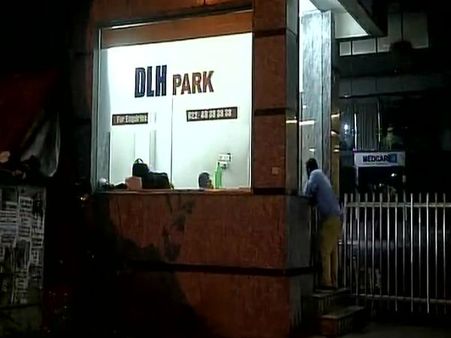 મુંબઇ: શાહરૂખ ખાનની ઓફિસ પર BMC એ ફેરવ્યું બુલડોઝર