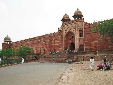 ફતેહપુર સિક્રી: સ્વિસ યુગલ હુમલો, સુષ્મા સ્વરાજે માંગ્યો રિપોર્ટ