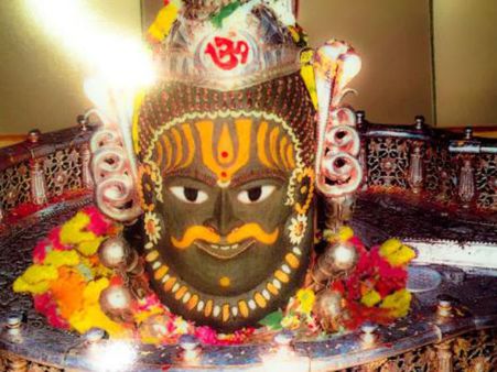 વિશ્વ પ્રસિદ્ધ મહાકાલ મંદિર વિશે જાણો આ ખાસ વાતો