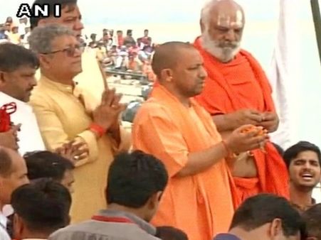 અયોધ્યામાં CM યોગી: મારી વ્યક્તિગત આસ્થામાં વિપક્ષનો હસ્તક્ષેપ બિનજરૂરી
