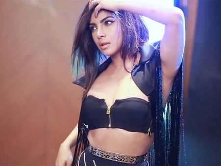 કપડાંના નામે આવું! 