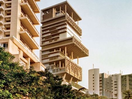 ઘરની જાળવણી માટે મોટો સ્ટાફ