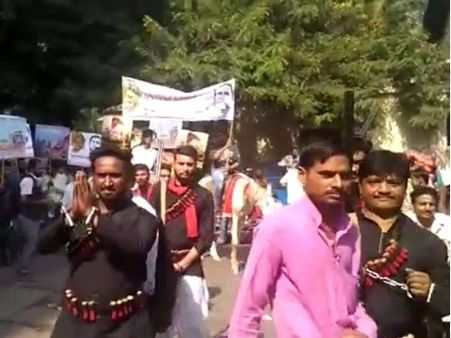 ગબ્બર અને ઠાકુરના પોસ્ટર્સ