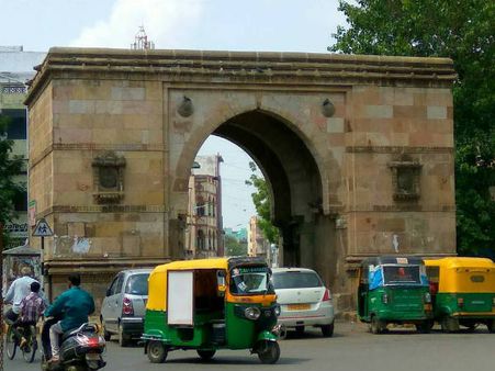 અમદાવાદ સ્ટેશન પર બોમ્બ વિસ્ફોટની ધમકી, તંત્ર દોડતું થયું