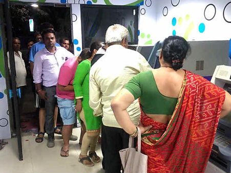 નોટબંધીના 1 વર્ષનું સત્ય: આજે પણ 2 હજારના છુટ્ટા નથી મળતા