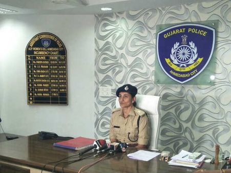 અમદાવાદની પરિણાતાને પતિ કહ્યું સસરાની તાબે થવા માટે