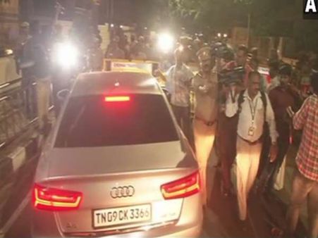 ચેન્નઇ: આયકર વિભાગની રડારમાં વી કે શશિકલા, સર્મથકોએ કર્યો વિરોધ