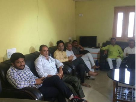 પાસ કોર કમિટીની બેઠક શરૂ, હાર્દિક પટેલ પણ હાજર