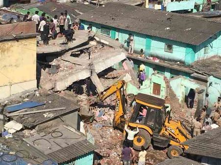 મુંબઇ: 4 માળની ઇમારત ધસતાં 3નું મૃત્યુ