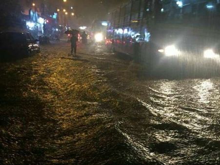 ચેન્નઇમાં ભારે વરસાદ, સામાન્ય જનજીવન ખોરવાયું