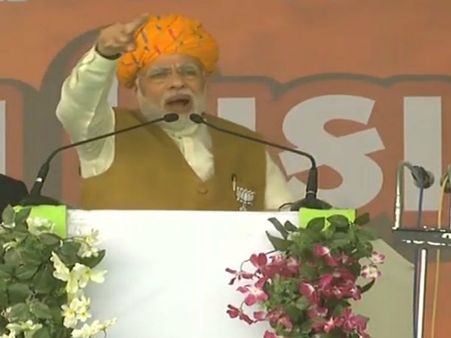 વિકાસ પર મોદી