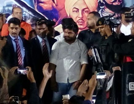 હાર્દિક પટેલ સામે ચૂંટણી અધિકારીએ કરી ફરિયાદ, કારણ રાજકોટ