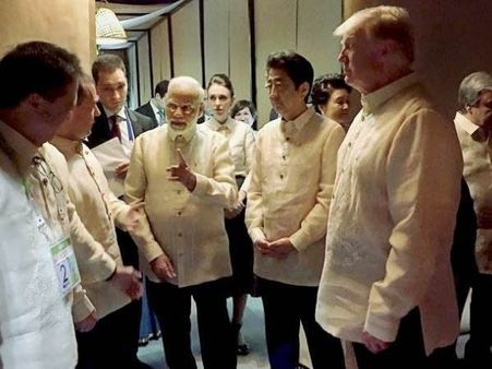 અલવિદા 2017 : સોશ્યલ મીડિયાની વાયરલ થયેલ કેટલીક તસવીરો