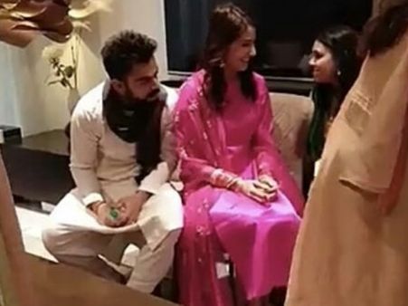 લગ્ન બાદ સાસરે પહોંચી અનુષ્કા