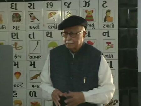 છેલ્લા તબક્કામાં મતદાન કરવા પહોંચ્યા અડવાણી, લોકોએ કહ્યું...