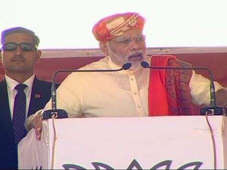 લુણાવાડામાં જ્ઞાતિવાદ મુદ્દે મોદીના કોંગ્રેસ પર ચાબખા