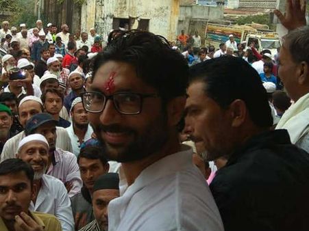 જીજ્ઞેશ મેવાણીની કાર પર થયો હુમલો, મેવાણીએ કહ્યું ભાજપ જવાબદાર