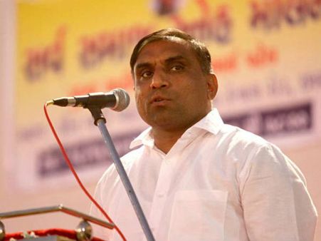 નીતિનભાઇને CM બનાવો, લાલજી પટેલની માંગ