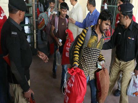 પાકિસ્તાને છોડ્યા 145 માછીમારોને, નવા વર્ષે પહોંચશે ઘરે