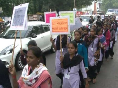 નર્મદા જિલ્લામાં આકર્ષક ચૂંટણી સૂત્રો સાથે મતદાનની આહલેક