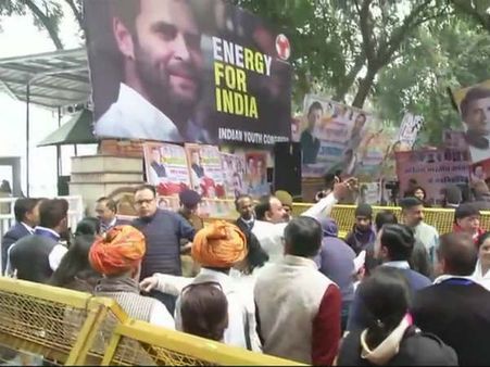 રાહુલ ગાંધી આજે છે તાજપોશી, મુખ્યાલયની બહાર ભારે ભીડ