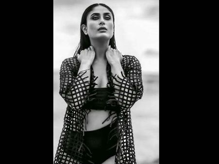 બ્લેક સ્વિમ સૂટમાં કરીના 