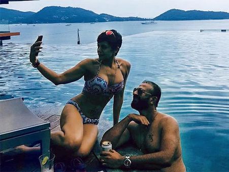 મંદિરા અને રાજ