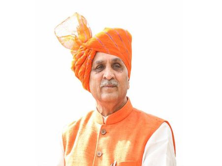 પ્રજાસત્તાક દિન 2018: મહેસાણા ખાતે રાજ્યપાલે ફરકાવ્યો રાષ્ટ્રધ્વજ