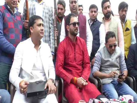 પદ્માવત: કરણી સેનાએ સંજય લીલા ભણસાલીનું માથુ કાપવાની આપી ધમકી