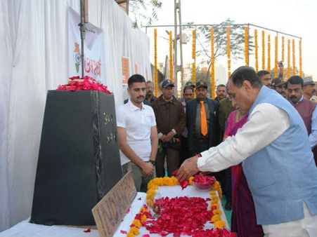 Army Day: રાજકોટમાં સીએમ રૂપાણીએ શહીદોને આપી સલામી