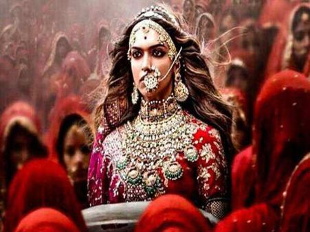 સુરતમાં કરણી સેનાના ધરણાં, રાજકોટમાં રાજપૂત મહિલાઓનો વિરોધ