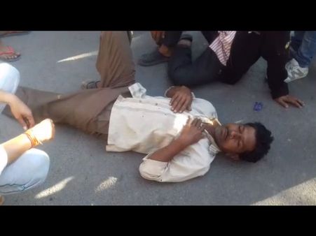 ઉનામાં રસ્તાની માંગણીને લઇને થયો અનોખો વિરોધ, તંત્ર થયું દોડતું