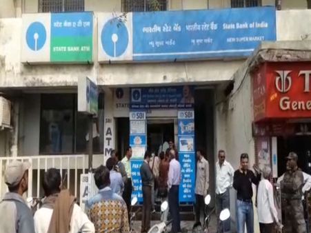 જામનગર SBI માંથી ધોળા દિવસે ગઠિયાઓએ કરી 6 લાખની ઉઠાંતરી