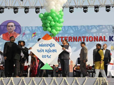 મુખ્યમંત્રી વિજય રૂપાણીએ કર્યું કાઇટ ફેસ્ટિવલનું ઉદ્ઘાટન