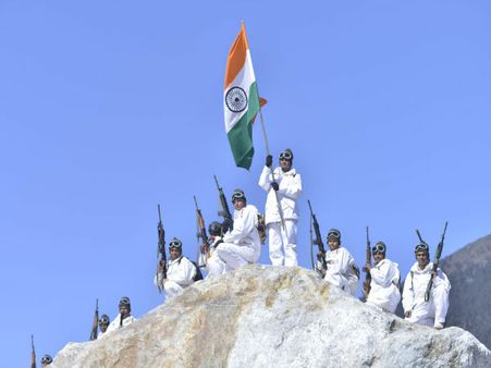 ગણતંત્ર દિન: હિમાલયમાં 18 હજાર ફૂટ ઊંચાઇએ ફરકાવ્યો ત્રિરંગો